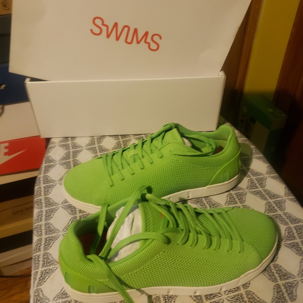 Sneakers - Picture 2 of 4